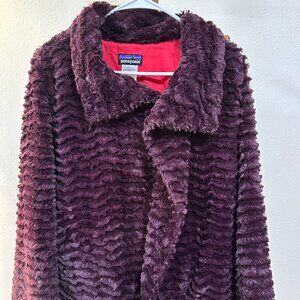 Patagonia Pelage Jacket Women’s M Curly Fleece Burgundy Purple Faux Fur Gorpcore